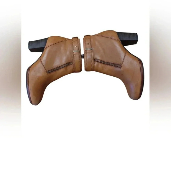 Clarks Ankle Booties Tan  Leather Zip Up Heels Size 6 - Picture 3 of 10